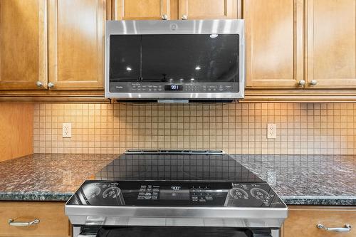 4-1596 Okanagan Avenue, Salmon Arm, BC - Indoor Photo Showing Kitchen