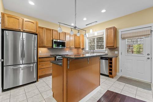 4-1596 Okanagan Avenue, Salmon Arm, BC - Indoor Photo Showing Kitchen