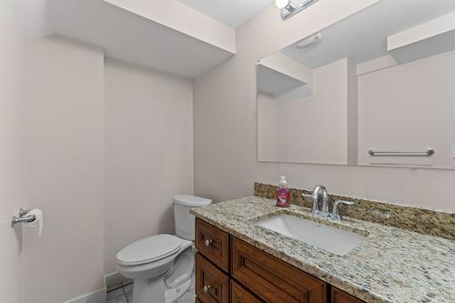 4-1596 Okanagan Avenue, Salmon Arm, BC - Indoor Photo Showing Bathroom