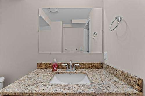 4-1596 Okanagan Avenue, Salmon Arm, BC - Indoor Photo Showing Bathroom