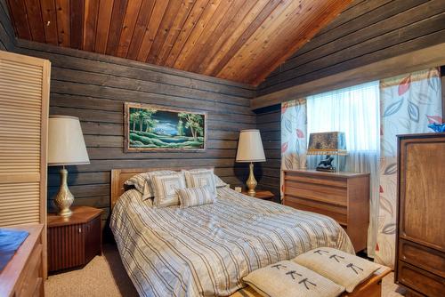 1902 Highway 97, Okanagan Falls, BC - Indoor Photo Showing Bedroom