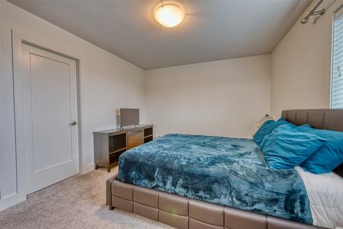25-933 Mt Robson Place, Vernon, BC - Indoor Photo Showing Bedroom