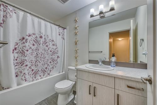 25-933 Mt Robson Place, Vernon, BC - Indoor Photo Showing Bathroom