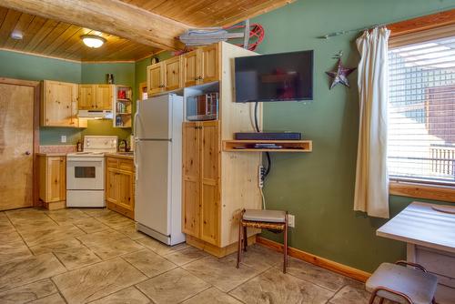 101-1271 Apex Mountain Road, Penticton, BC - Indoor Photo Showing Kitchen