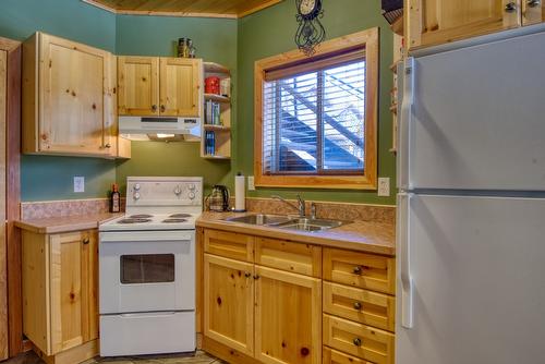 101-1271 Apex Mountain Road, Penticton, BC - Indoor Photo Showing Kitchen With Double Sink
