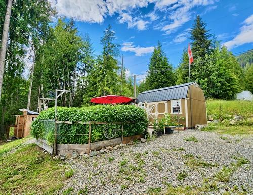 7436 Estate Drive, Anglemont, BC - Outdoor