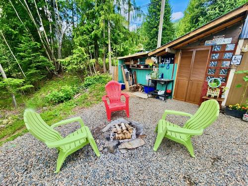 7436 Estate Drive, Anglemont, BC - Outdoor