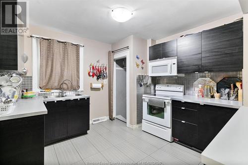 691 Rankin, Windsor, ON - Indoor Photo Showing Kitchen