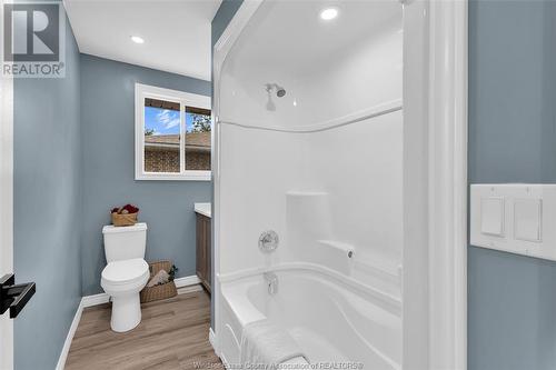866 Ford Boulevard, Windsor, ON - Indoor Photo Showing Bathroom
