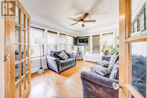 2419 Westminster Boulevard, Windsor, ON - Indoor Photo Showing Living Room