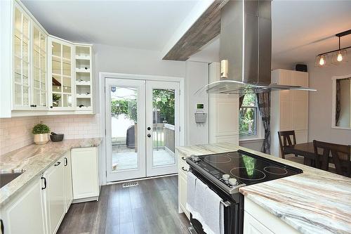 215 Rosslyn Avenue N, Hamilton, ON - Indoor Photo Showing Kitchen With Upgraded Kitchen