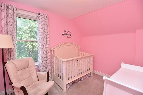 215 Rosslyn Avenue N, Hamilton, ON - Indoor Photo Showing Bedroom