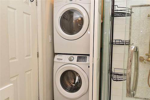 215 Rosslyn Avenue N, Hamilton, ON - Indoor Photo Showing Laundry Room