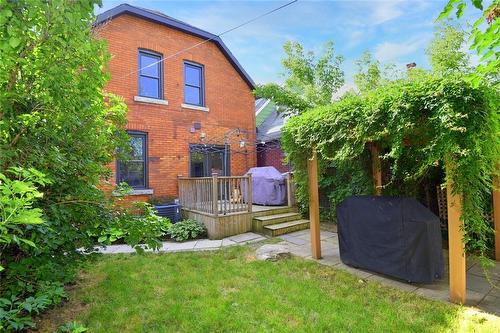 215 Rosslyn Avenue N, Hamilton, ON - Outdoor With Exterior