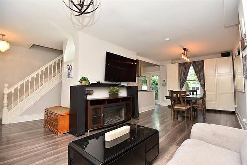 215 Rosslyn Avenue N, Hamilton, ON - Indoor Photo Showing Living Room With Fireplace