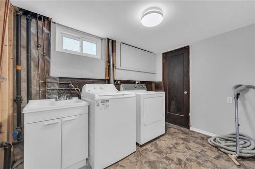 65 Canterbury Drive, St. Catharines, ON - Indoor Photo Showing Laundry Room