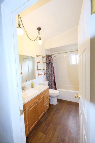 1 Briarwood Crescent, Hamilton, ON - Indoor Photo Showing Bathroom