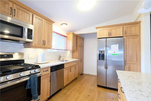 1 Briarwood Crescent, Hamilton, ON - Indoor Photo Showing Kitchen With Upgraded Kitchen