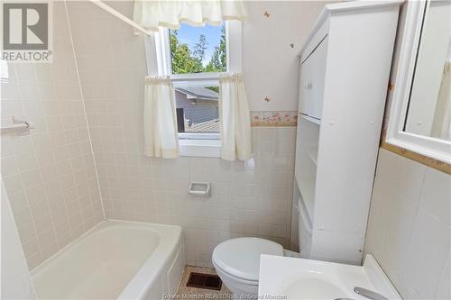 323 Salisbury Rd, Moncton, NB - Indoor Photo Showing Bathroom