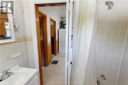 323 Salisbury Rd, Moncton, NB - Indoor Photo Showing Bathroom