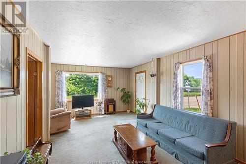 323 Salisbury Rd, Moncton, NB - Indoor Photo Showing Living Room