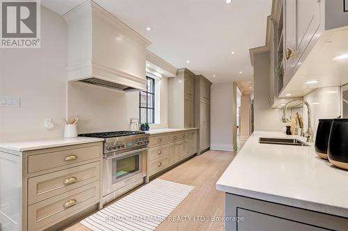 57 St Nicholas Street, Toronto, ON - Indoor Photo Showing Kitchen With Double Sink With Upgraded Kitchen