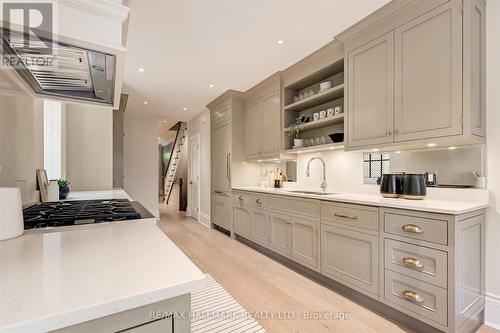 57 St Nicholas Street, Toronto C01, ON - Indoor Photo Showing Kitchen