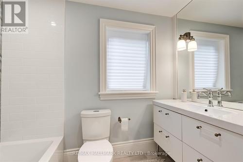 57 St Nicholas Street, Toronto, ON - Indoor Photo Showing Bathroom