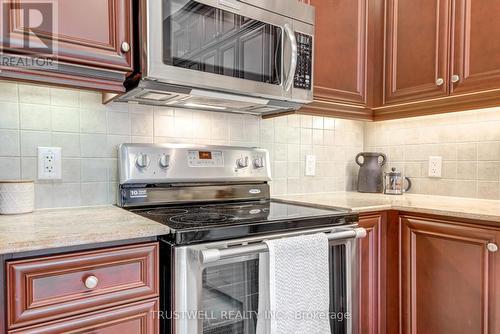 2001 - 10 Bloorview Place, Toronto, ON - Indoor Photo Showing Kitchen