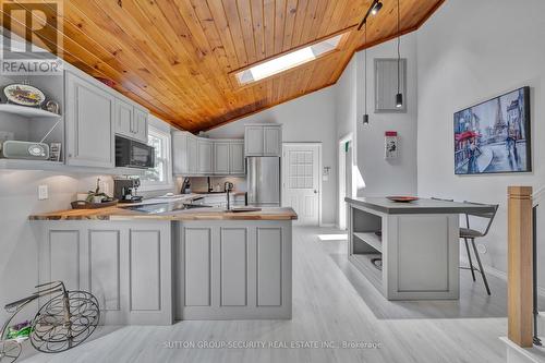 48 Jackman Road, Clarington (Bowmanville), ON - Indoor Photo Showing Kitchen