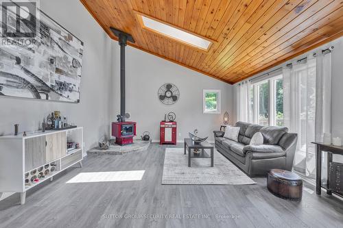 48 Jackman Road, Clarington (Bowmanville), ON - Indoor Photo Showing Living Room