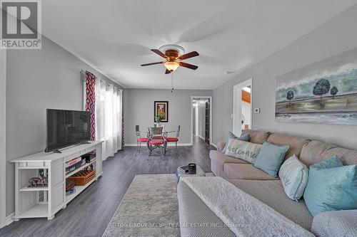 48 Jackman Road, Clarington (Bowmanville), ON - Indoor Photo Showing Living Room