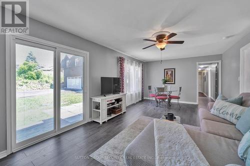 48 Jackman Road, Clarington (Bowmanville), ON - Indoor Photo Showing Living Room