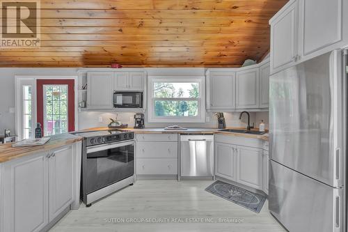 48 Jackman Road, Clarington (Bowmanville), ON - Indoor Photo Showing Kitchen With Upgraded Kitchen