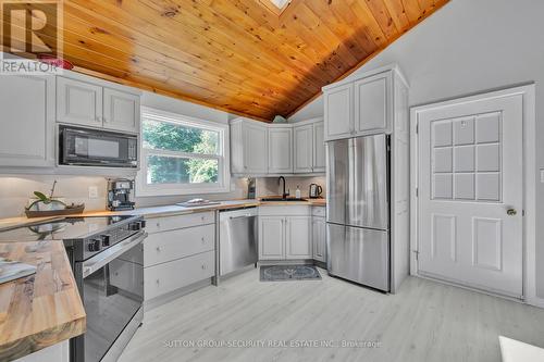 48 Jackman Road, Clarington (Bowmanville), ON - Indoor Photo Showing Kitchen