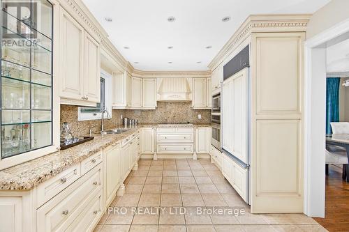 1652 Carolyn Road, Mississauga, ON - Indoor Photo Showing Kitchen With Double Sink With Upgraded Kitchen