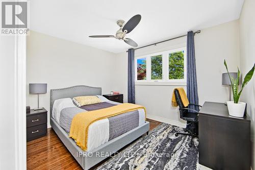 1652 Carolyn Road, Mississauga, ON - Indoor Photo Showing Bedroom