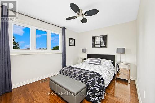 1652 Carolyn Road, Mississauga, ON - Indoor Photo Showing Bedroom