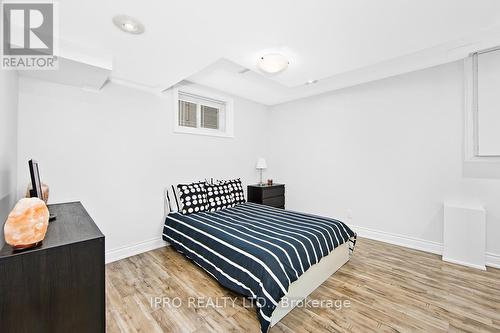 1652 Carolyn Road, Mississauga, ON - Indoor Photo Showing Bedroom