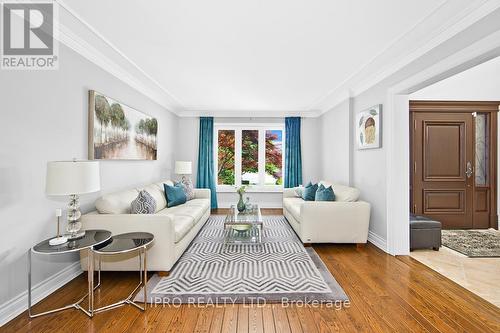 1652 Carolyn Road, Mississauga, ON - Indoor Photo Showing Living Room