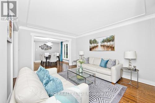 1652 Carolyn Road, Mississauga, ON - Indoor Photo Showing Living Room