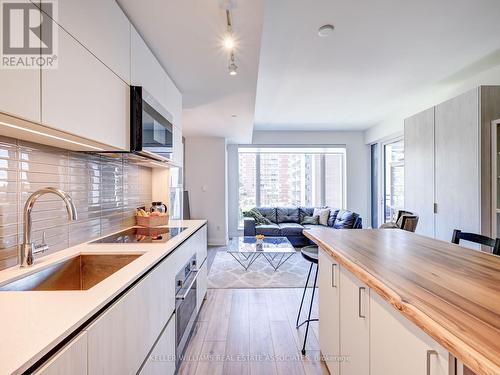 319 - 21 Park Street E, Mississauga, ON - Indoor Photo Showing Kitchen