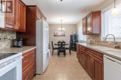 4144 Odessa Court, Niagara Falls, ON - Indoor Photo Showing Kitchen