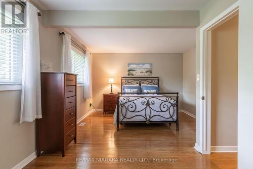 4144 Odessa Court, Niagara Falls, ON - Indoor Photo Showing Bedroom