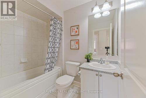 110 Narbonne Crescent, Hamilton, ON - Indoor Photo Showing Bathroom