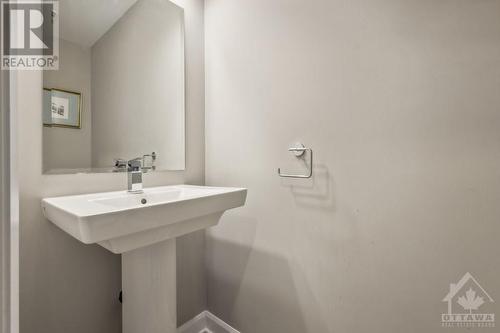 230 Esturgeon Street, Ottawa, ON - Indoor Photo Showing Bathroom