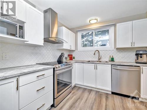 55 Bellman Drive, Ottawa, ON - Indoor Photo Showing Kitchen With Stainless Steel Kitchen With Upgraded Kitchen