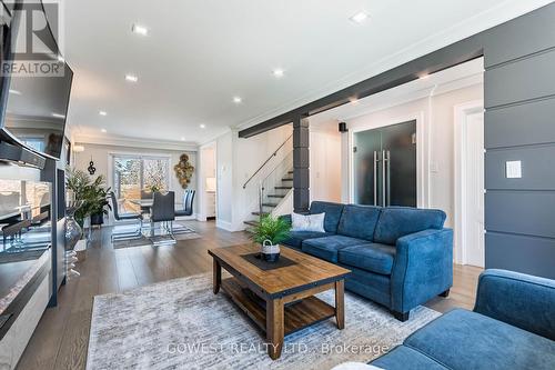 123 Dewitt Road, Hamilton, ON - Indoor Photo Showing Living Room