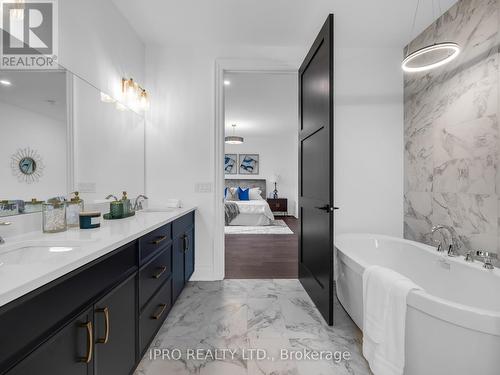 2327 Valentina Crescent, Niagara Falls, ON - Indoor Photo Showing Bathroom
