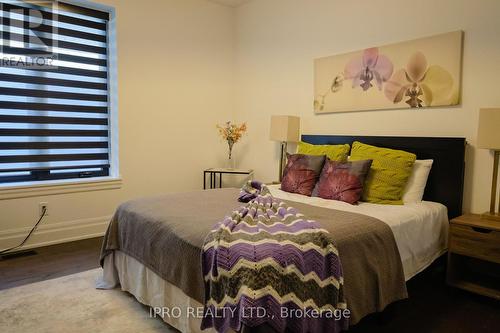2327 Valentina Crescent, Niagara Falls, ON - Indoor Photo Showing Bedroom